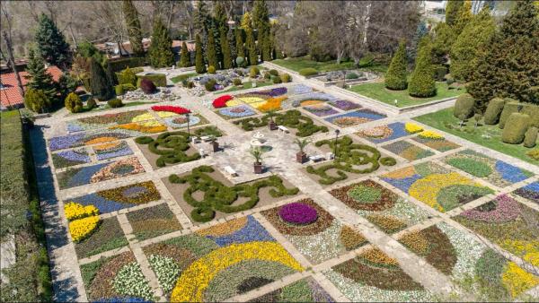 ПАРАД НА ЛАЛЕТО В БАЛЧИК