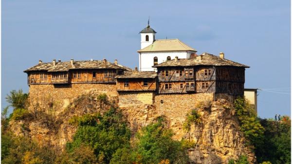 ГЛОЖЕНСКИ МАНАСТИР, ВОДОПАД СКОКА И ЕКОПЪТЕКА ПОД ПРЪСКИТЕ НА ВОДОПАДА